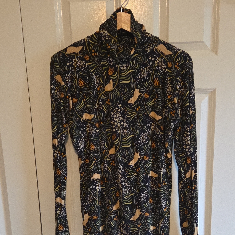 Simka Sol Bamboo Rib Knit Turtleneck Top In "Meadow" Print. XL